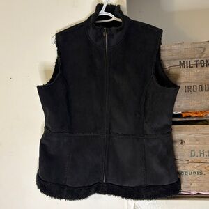 Northern Reflections Black Faux Suede and Fir Trim Zip-Up Vest Size Extra Large